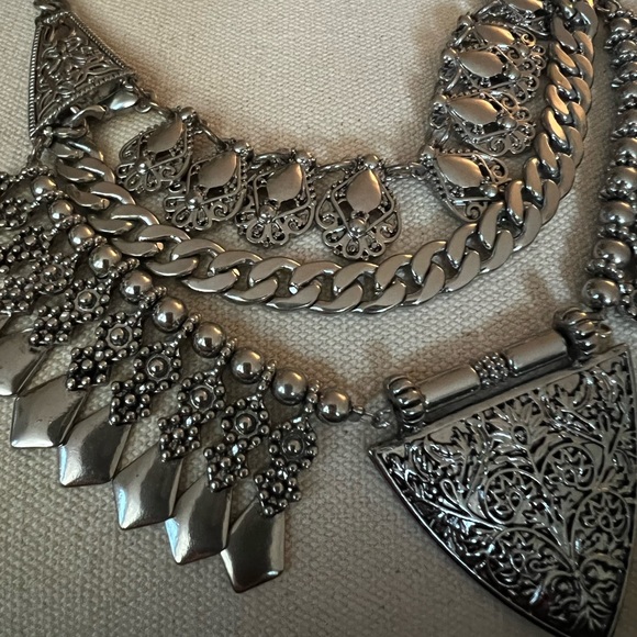 Necklace decorative - Picture 2 of 2